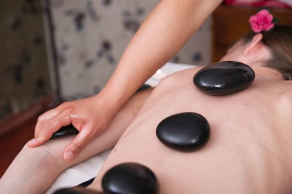 Quelles sont les différences entre la thalassothérapie, la balnéothérapie et le spa ?